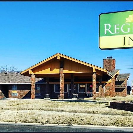Regency Inn Iola Exterior photo