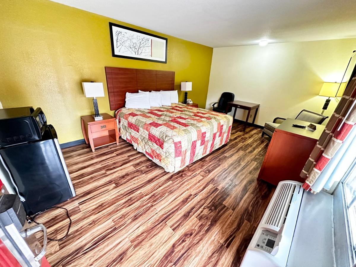 Regency Inn Iola Exterior photo