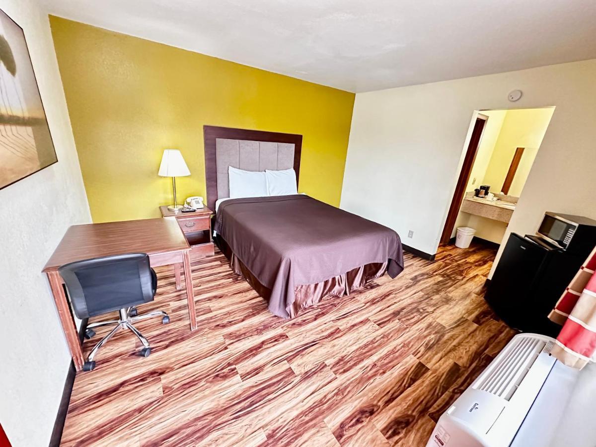 Regency Inn Iola Exterior photo