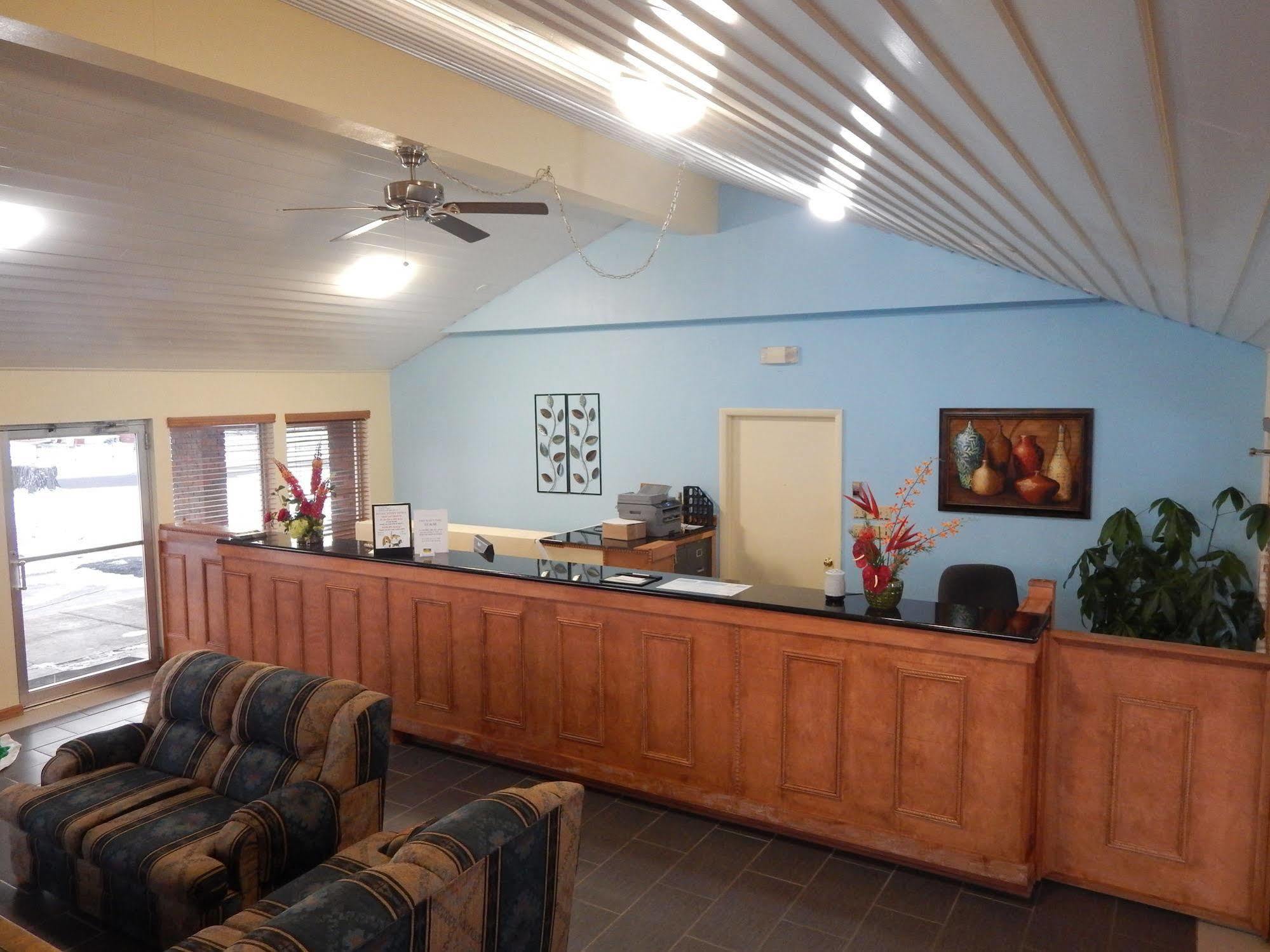 Regency Inn Iola Exterior photo
